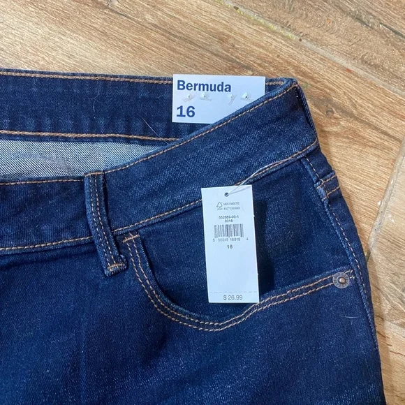 NWT Old Navy Bermuda Shorts - Picture 3 of 3